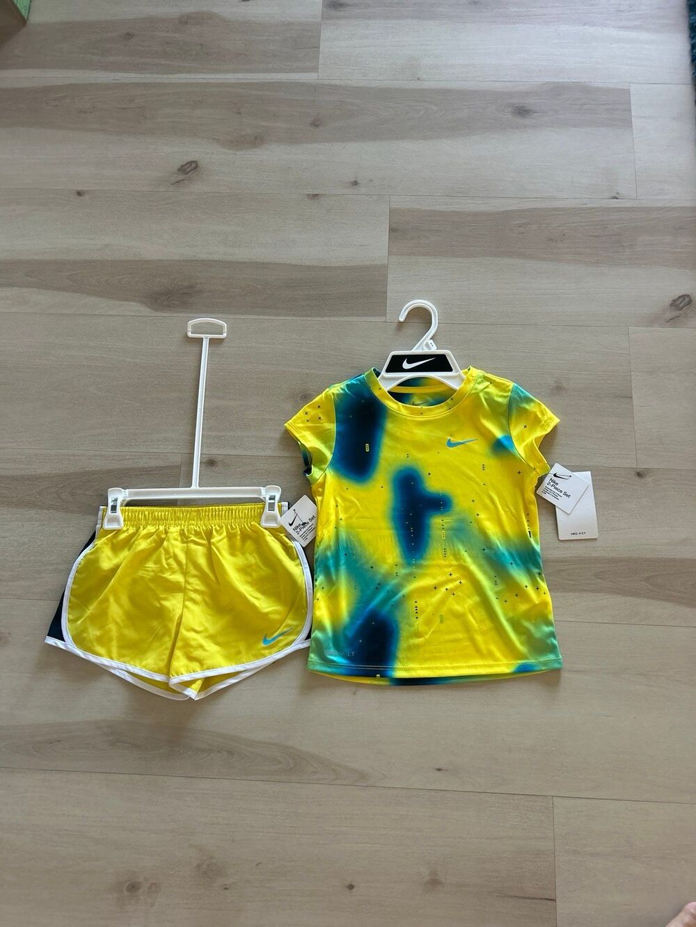 NWT Girls Nike DRIFIT shorts set size 6X .